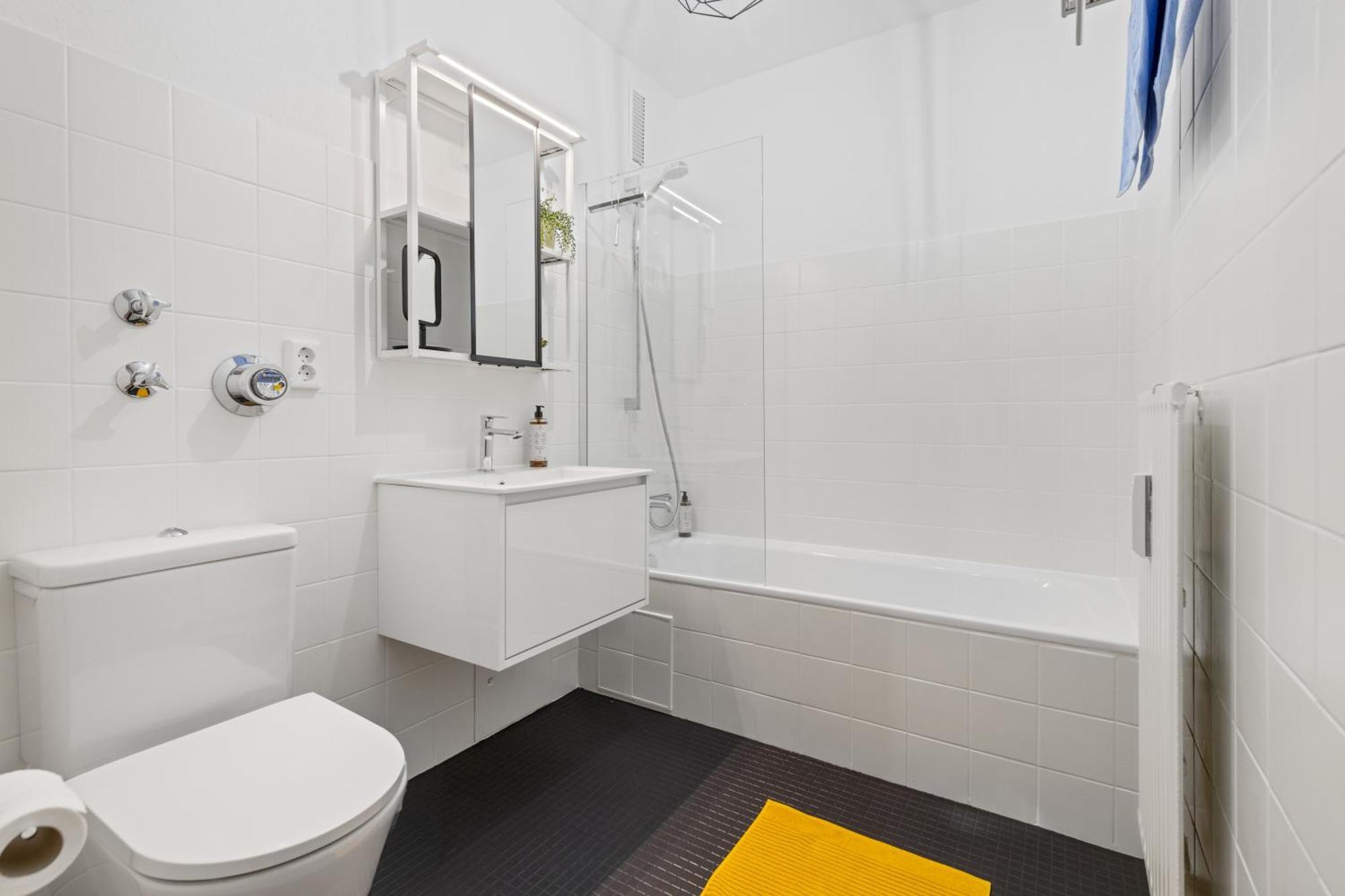 Sonniges City-Apartment Mit Suedbalkon Und Parklatz Neusass Luaran gambar